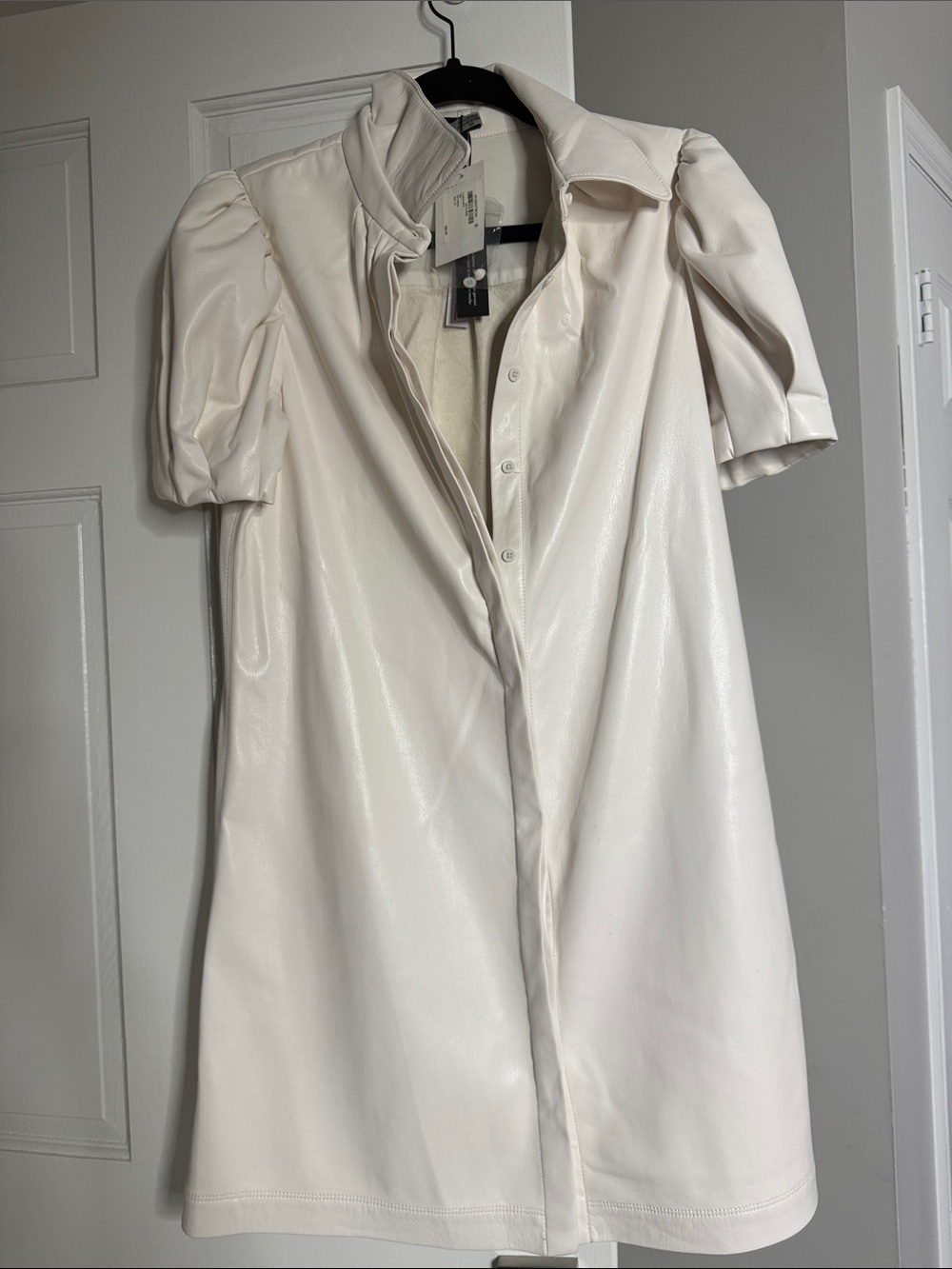 Alice + Olivia Ivory Short Puff-Sleeve Button-Front Shirt Dress